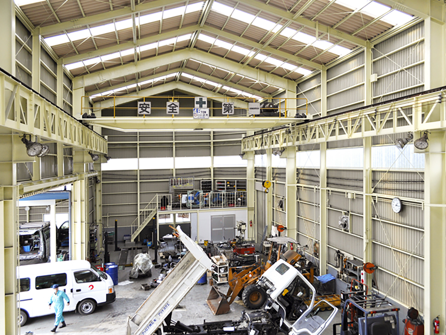 産業車両 × 自動車の総合整備