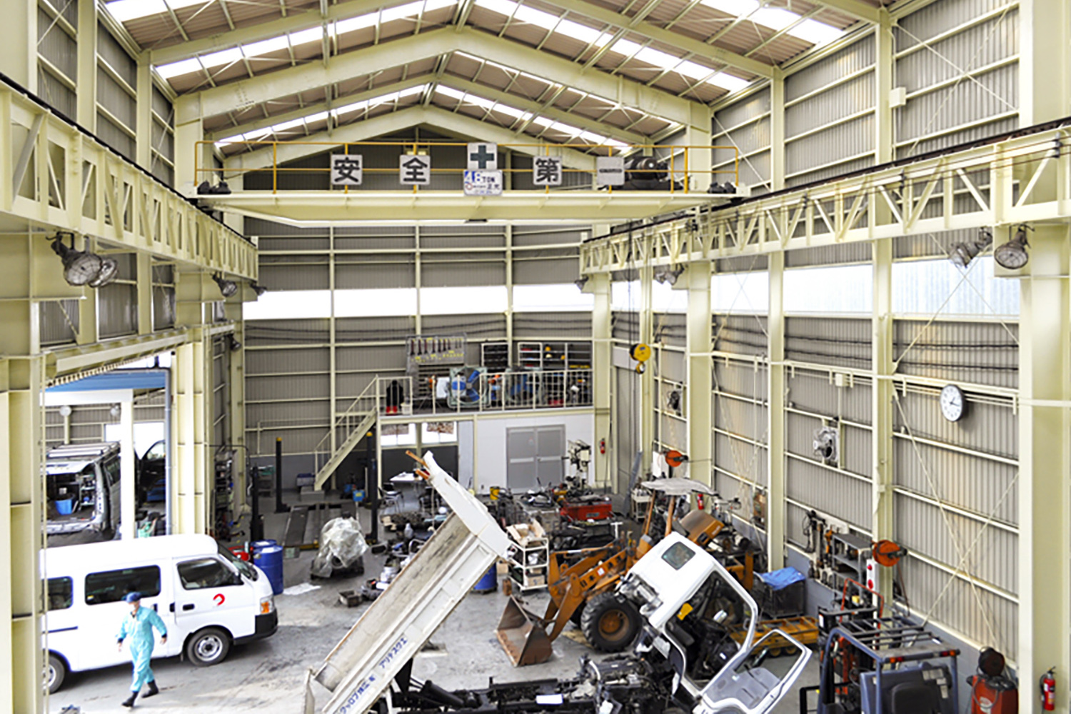 産業車両 × 自動車の総合整備